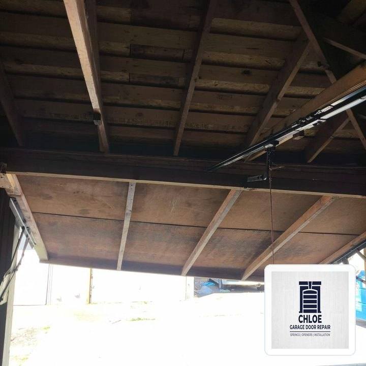 Chloe Garage Door Repair Dispatch in Lake Bluff (Lake Forest Area): Heavy-Duty EPDM Perimeter & Bottom Seal Weatherproofing - Lake Bluff, IL